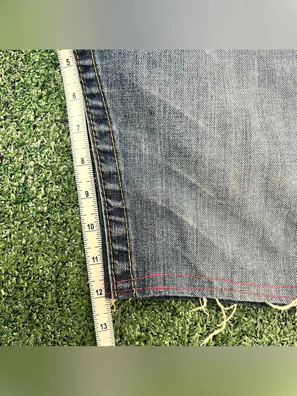 True Religion Billy Super T Y2K 90s Jean Shorts Jorts Size 33 Distressed